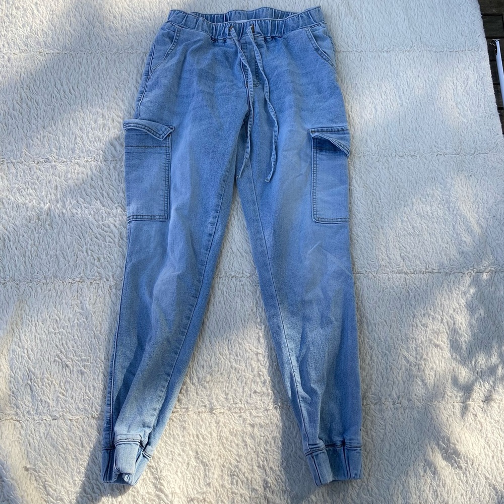 Almost Famous  Cargo Jeans, medium wash size M